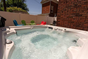 Downtown Retreat, Hot Tub, Firepit, Grill
